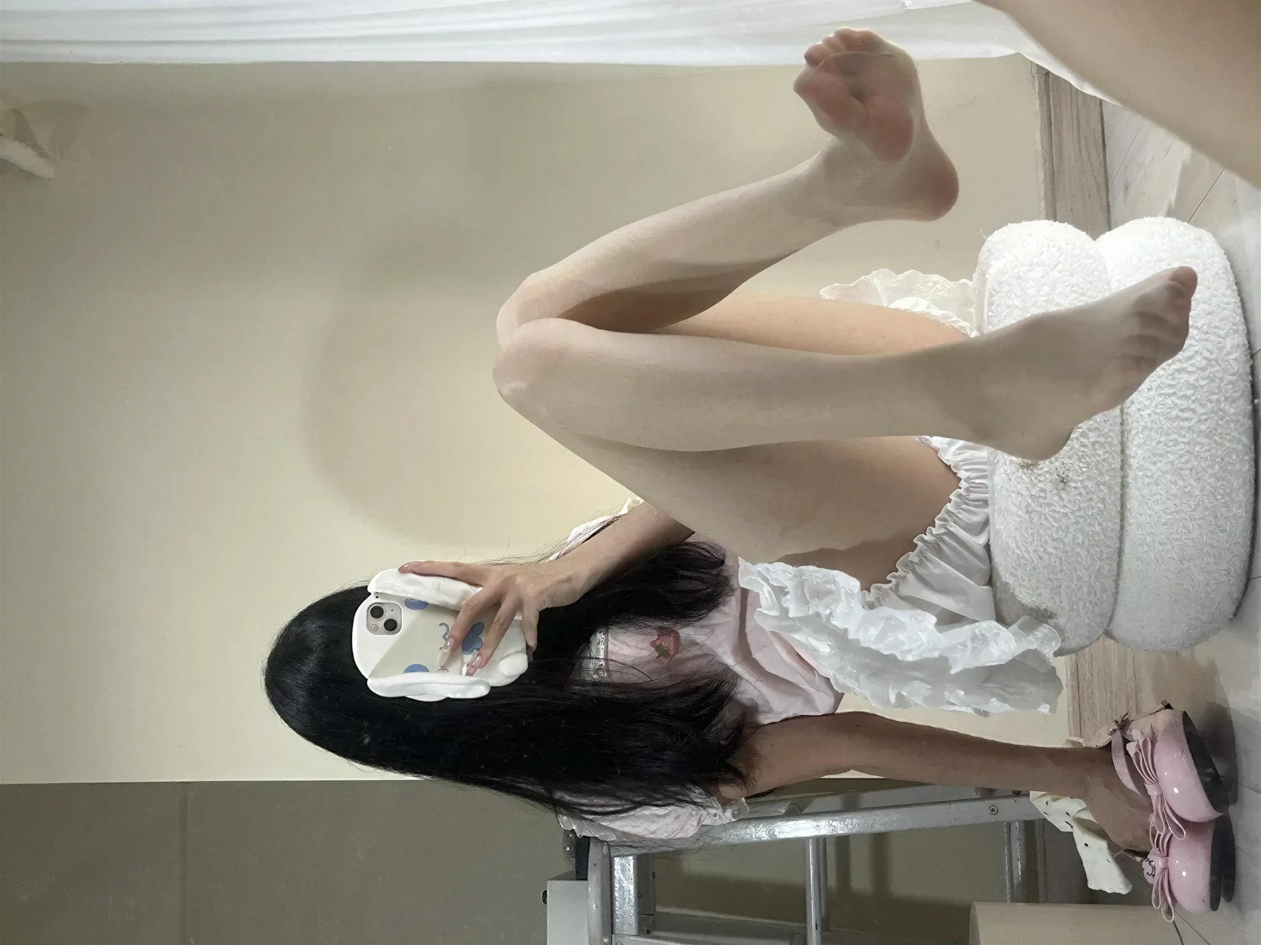 小甜酒子 – 穿什么袜子 9P